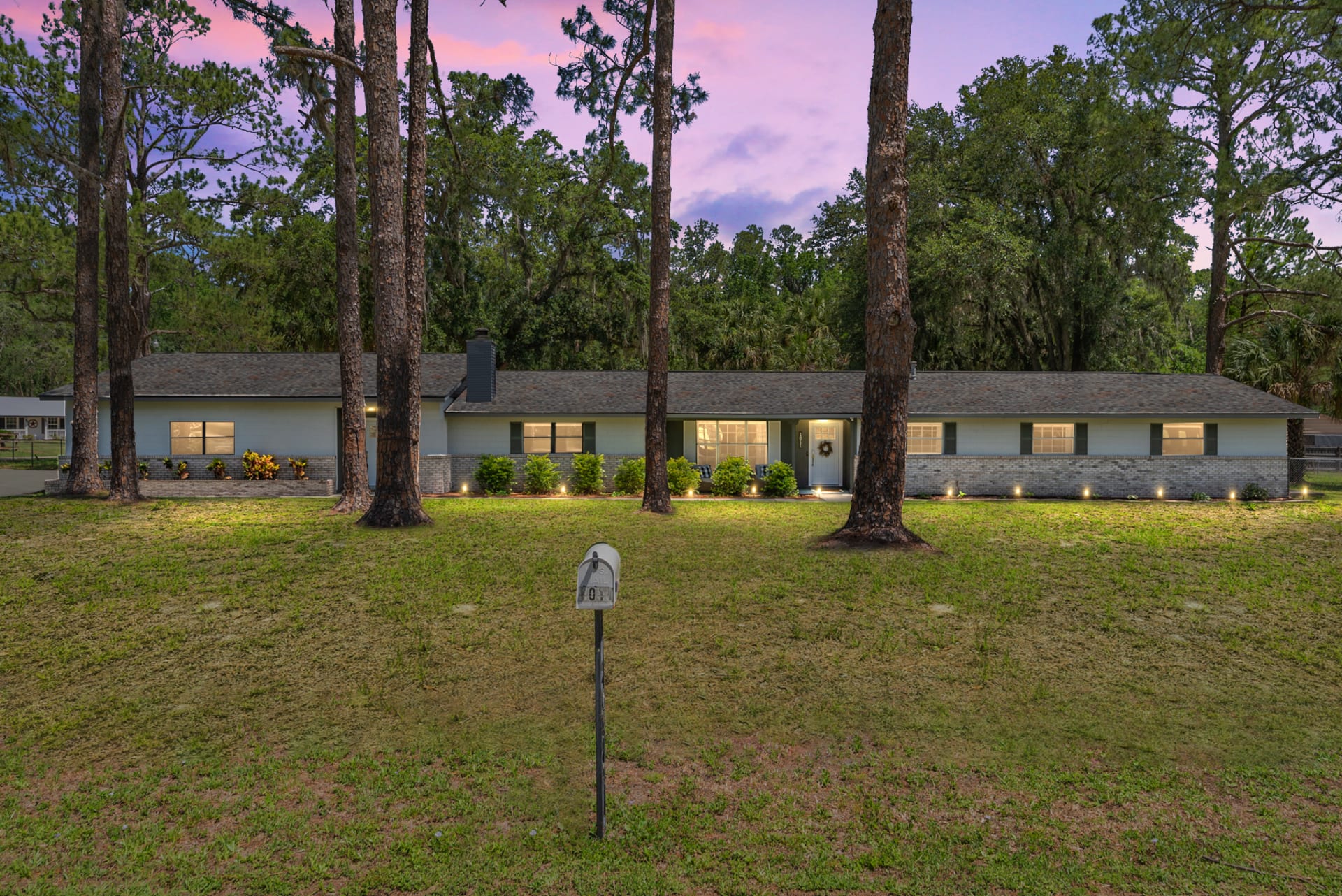 Kelli Bateman's Airbnb outside at sunset